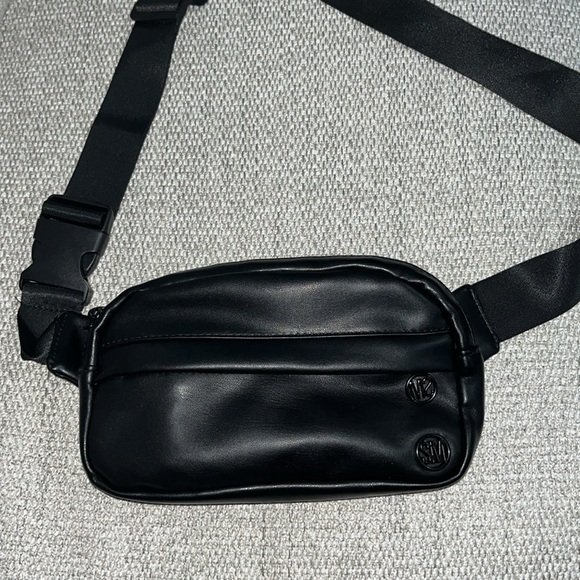 New Steve Madden Belt Bag - Picture 7 of 14